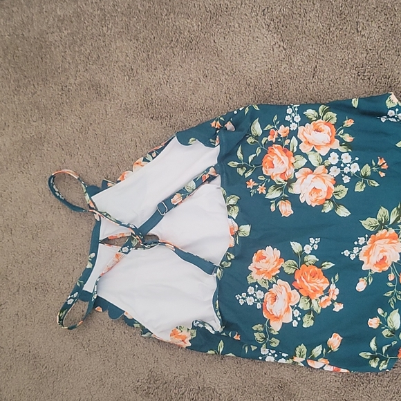 Cupshe Bathing Suit - Picture 3 of 4